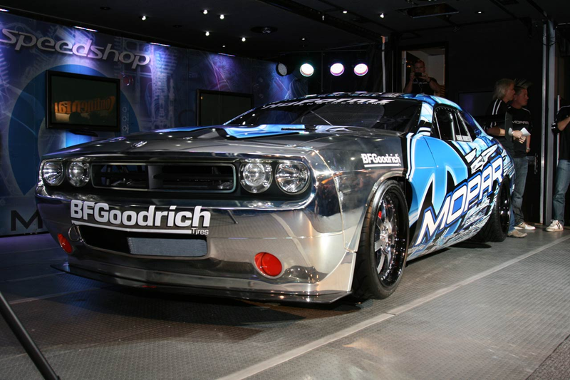 Illustration for article titled 2009 Mopar Drift Dodge Challenger Slides Into SEMA
